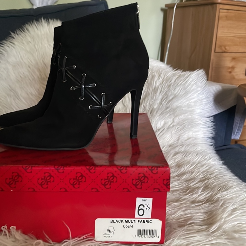 Guess Boots - Picture 6 of 6